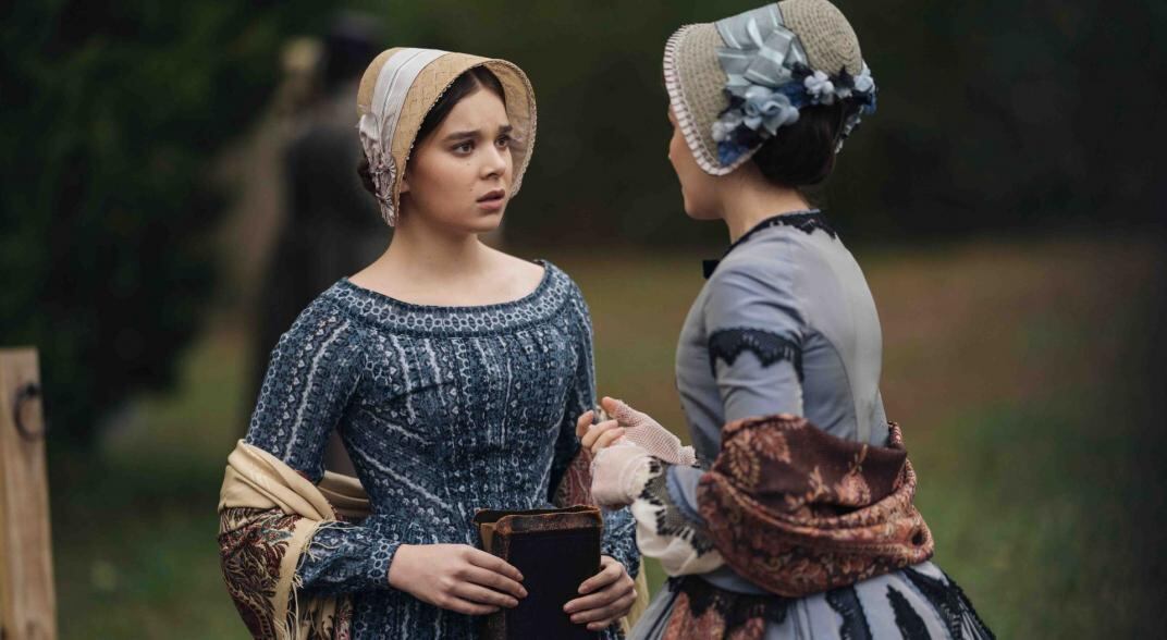 Hailee Steinfeld es Emily Dickinson en la serie "Dickinson". (Apple TV)