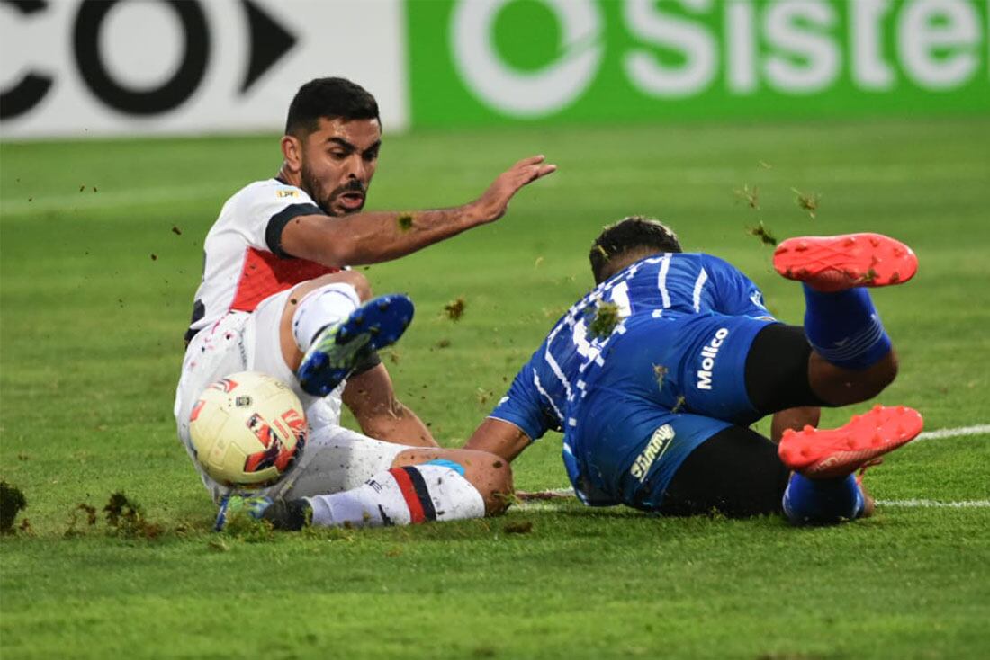 Godoy Cruz vs Tigre, por la Copa de la Liga Profesional de Fútbol. Foto: Mariana Villa / Los Andes