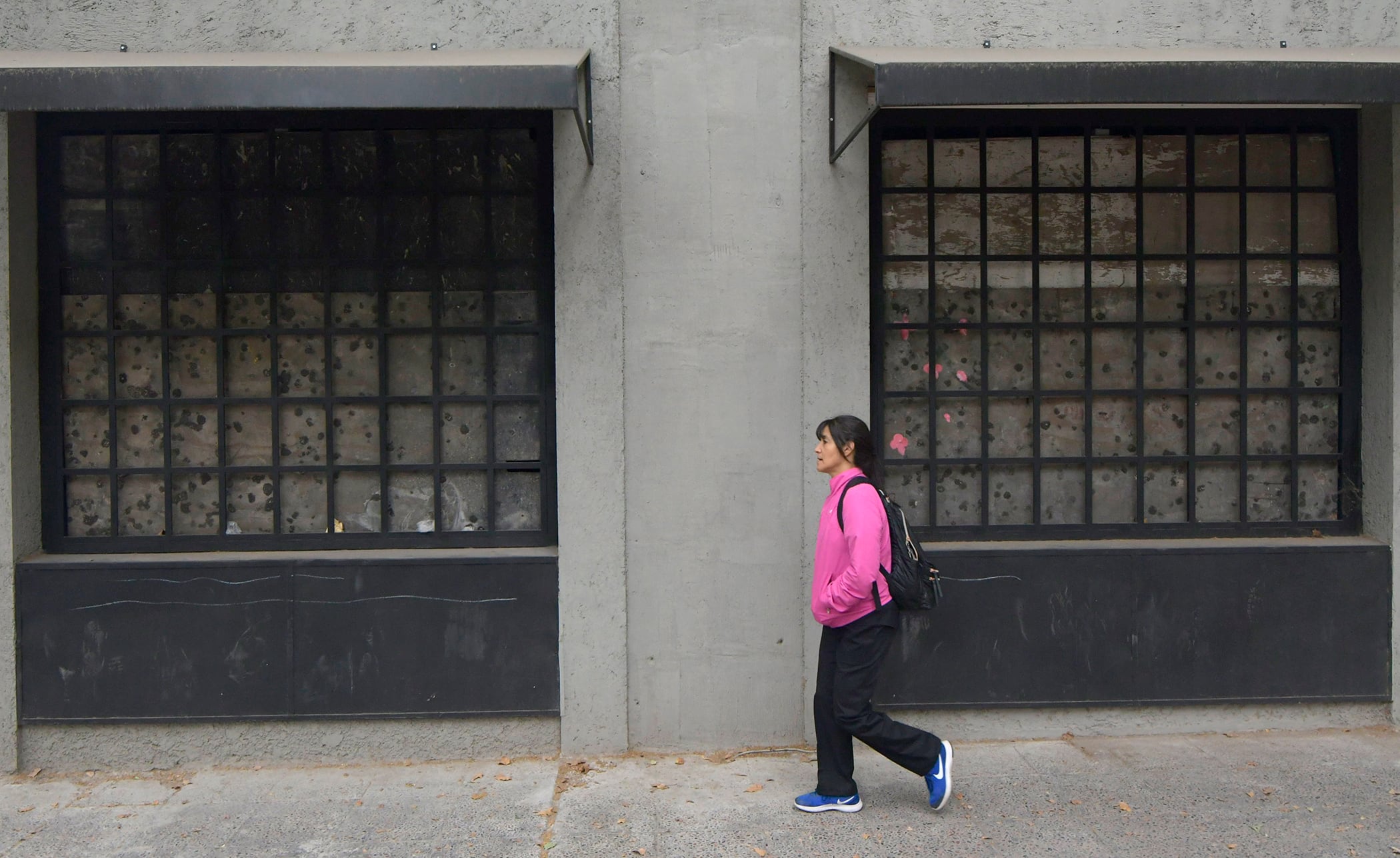 Ex boliche Saudades
Trabajan en el interior del edificio en la esquina Julián Barraquero y avenida San Martín 

.Foto: Orlando Pelichotti