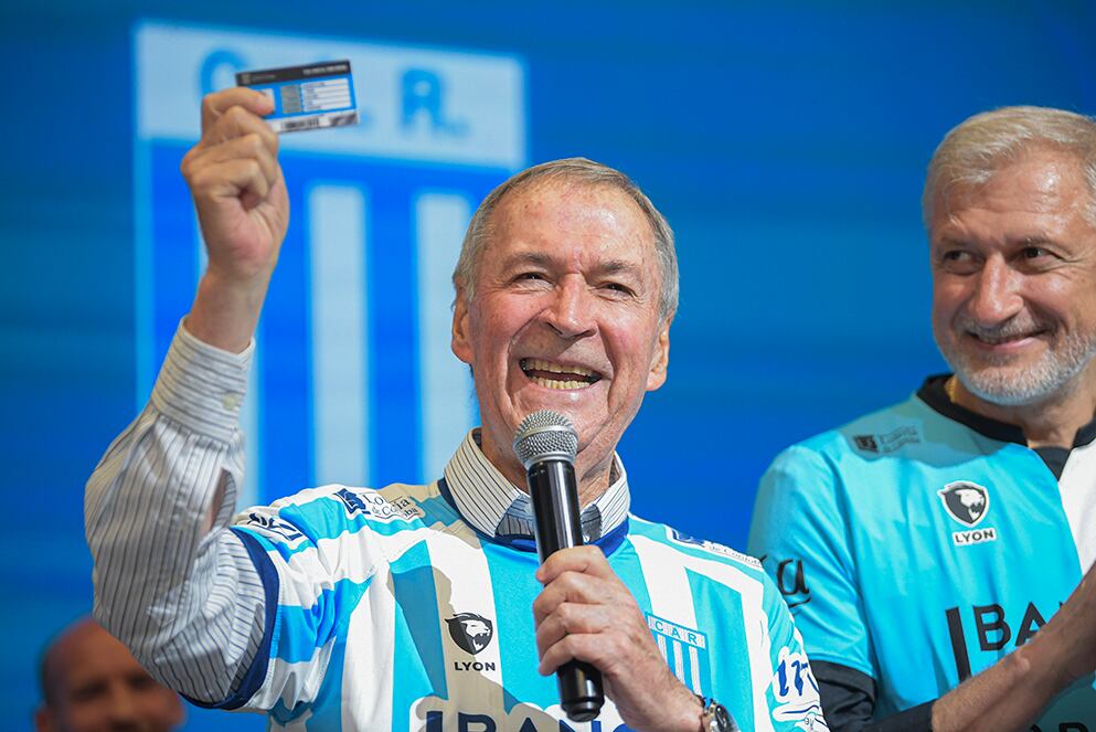 Juan Schiaretti, hincha de Racing.