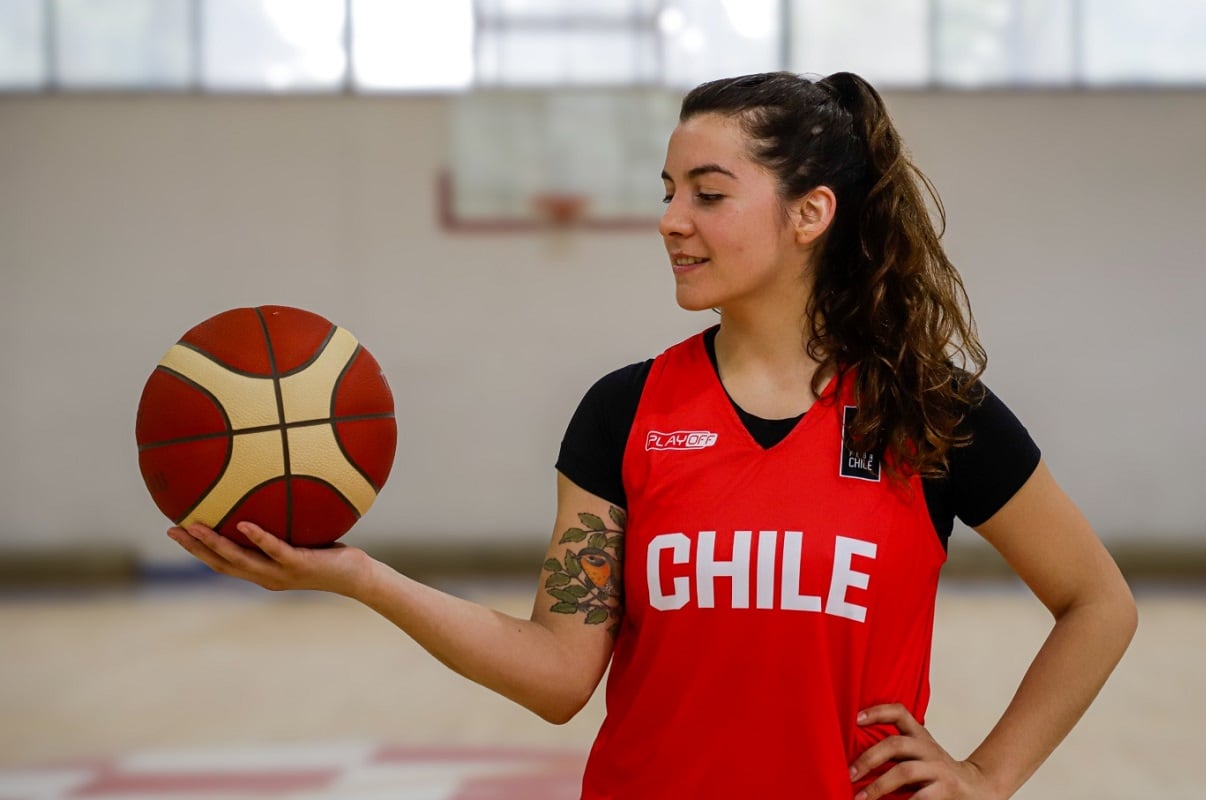 La basquetbolista Paula Carrasco es la nueva novia del presidente chileno Gabriel Boric (gentileza)