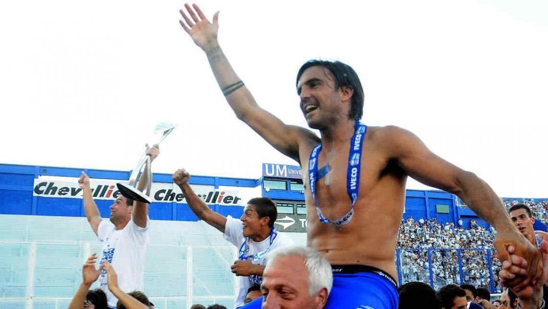 Insúa, Cubero y toda la alegría de Vélez campeón. (Foto: Fotobaires).