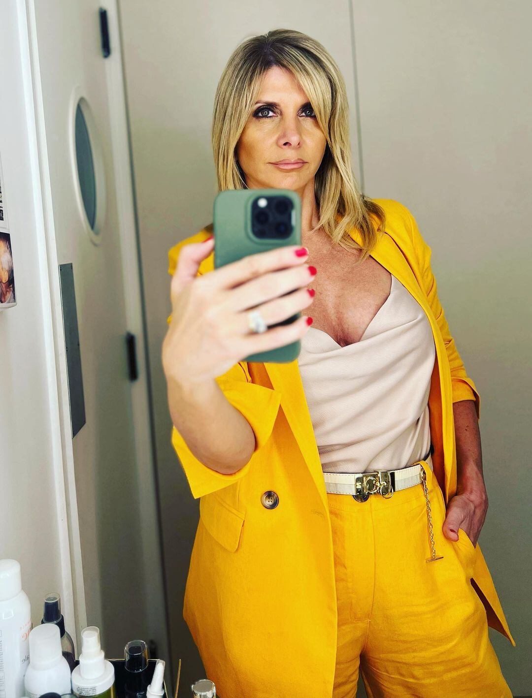 Débora Plager enamoró a todos con un atuendo amarillo