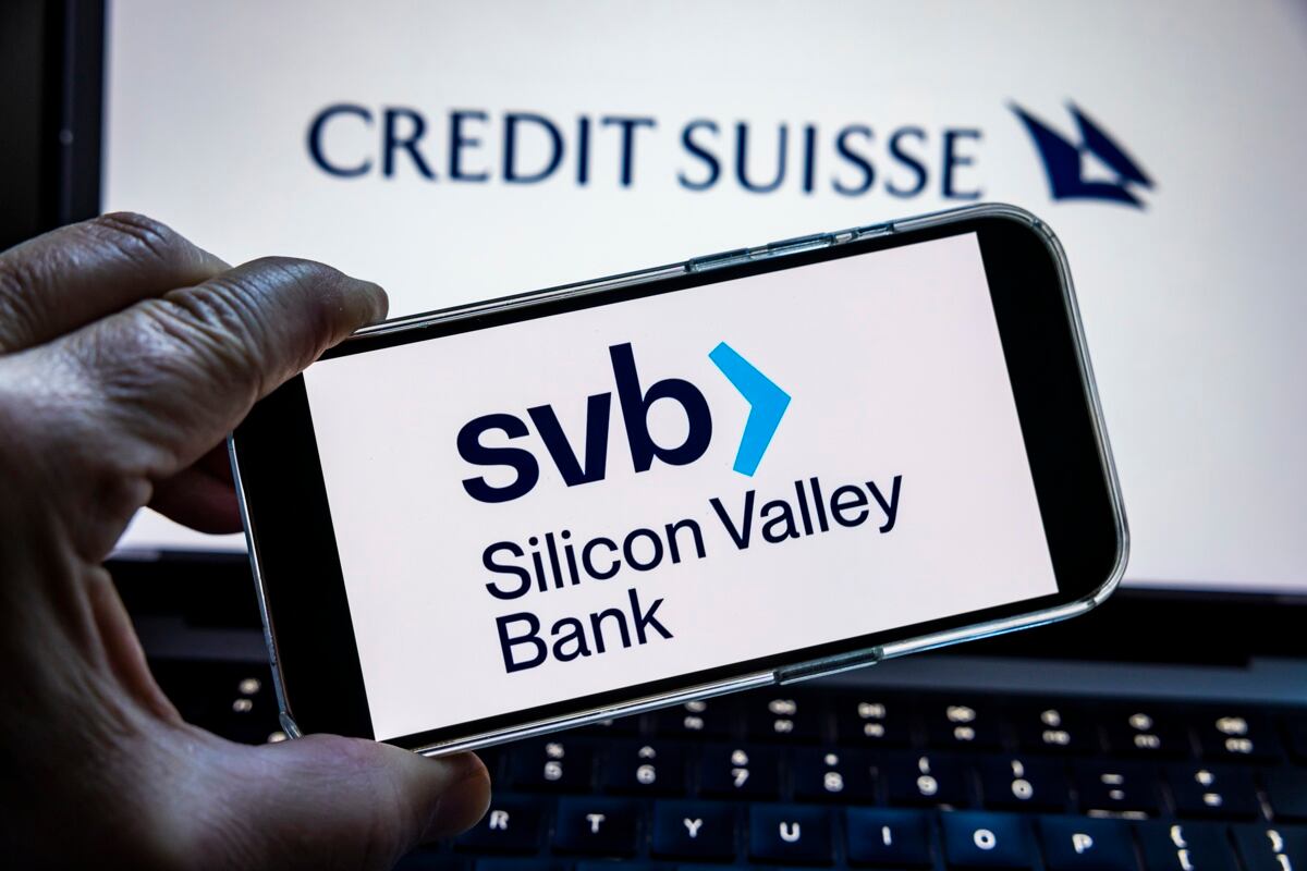 En medio de la incertidumbre por Silicon Valley Bank, las acciones de Credit Suisse caen más del 20% y arrastran a las demás bolsas europeas  / EFE