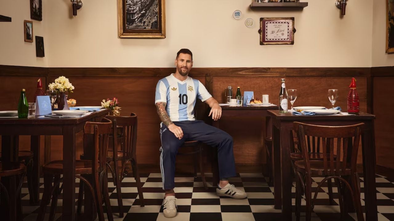 La camiseta retro de la Selección Argentina. Fantástica. / Gentileza.