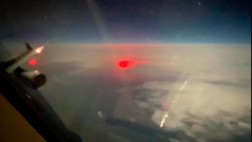 Un comandante en pleno vuelo contempló en en la lejanía unas luces rojas que emergían desde el océano Atlántico. Foto: Web