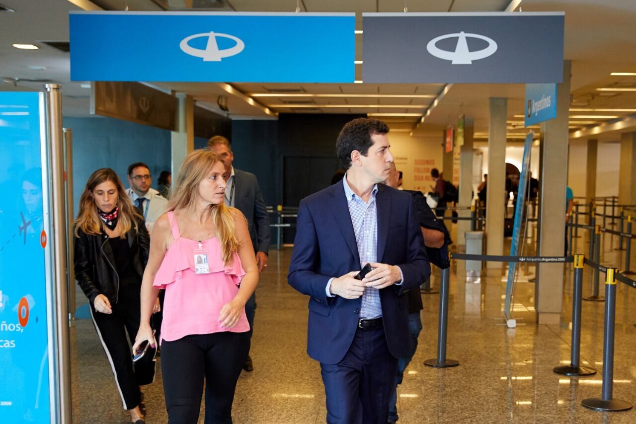 Florencia Carignano (i), directora nacional de Migraciones. Foto: Prensa Ministerio del Interior