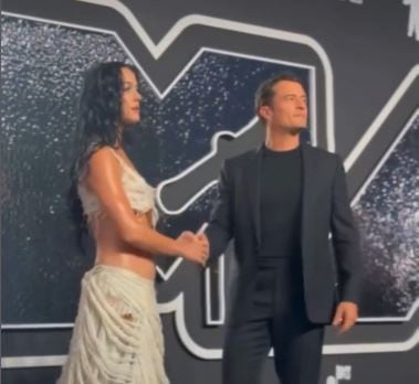 La pareja, en la alfombra roja de los premios MTV VMA.