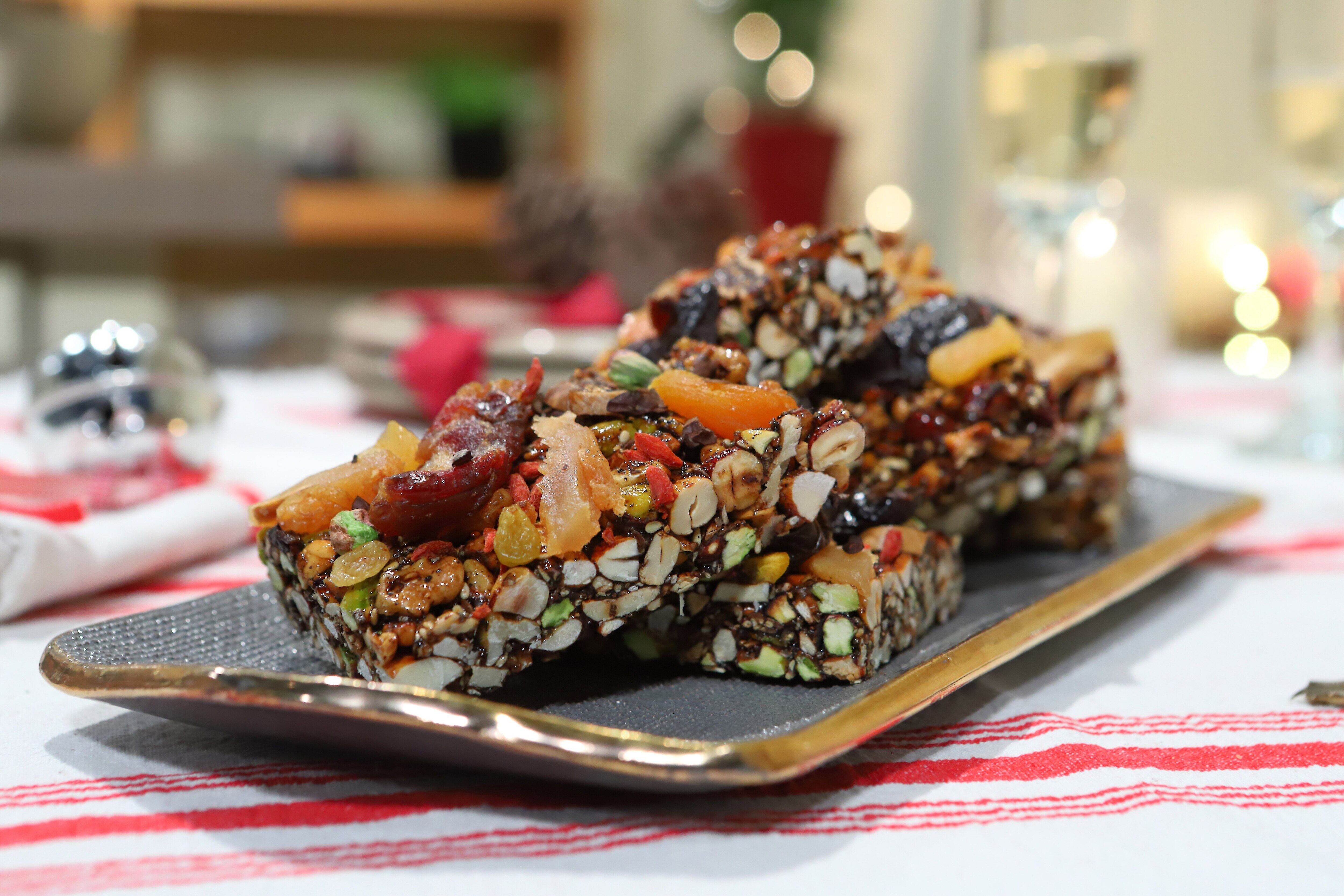 Turrón de frutos secos y frutas para reemplazar los dulces navideños.