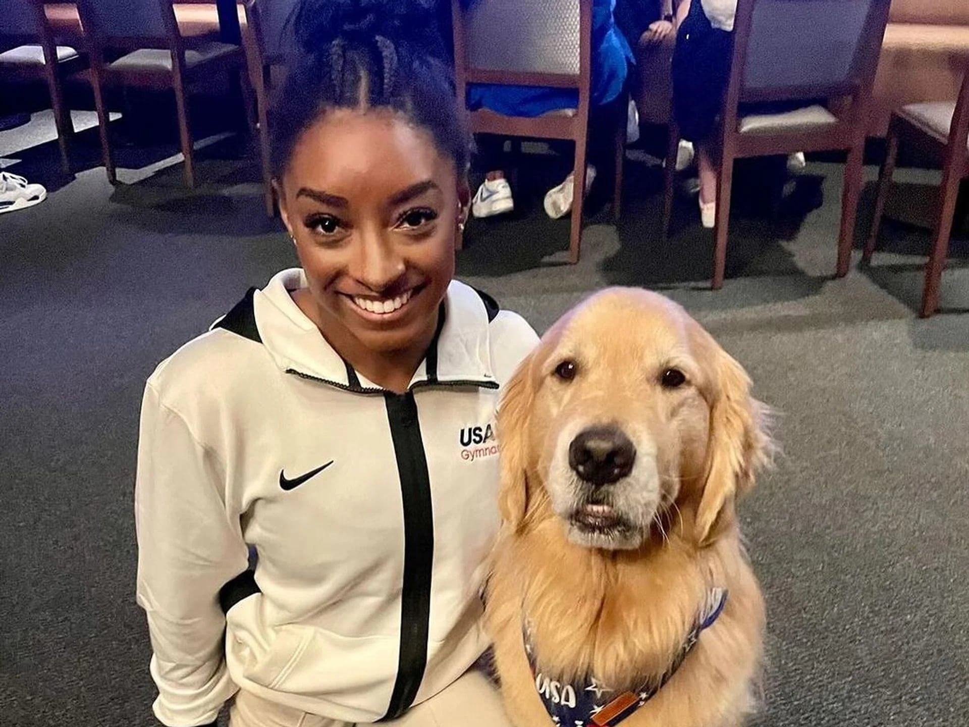 Beacon, junto a Simone Biles, la estrella de la delegación de gimnasia artística de EEUU.