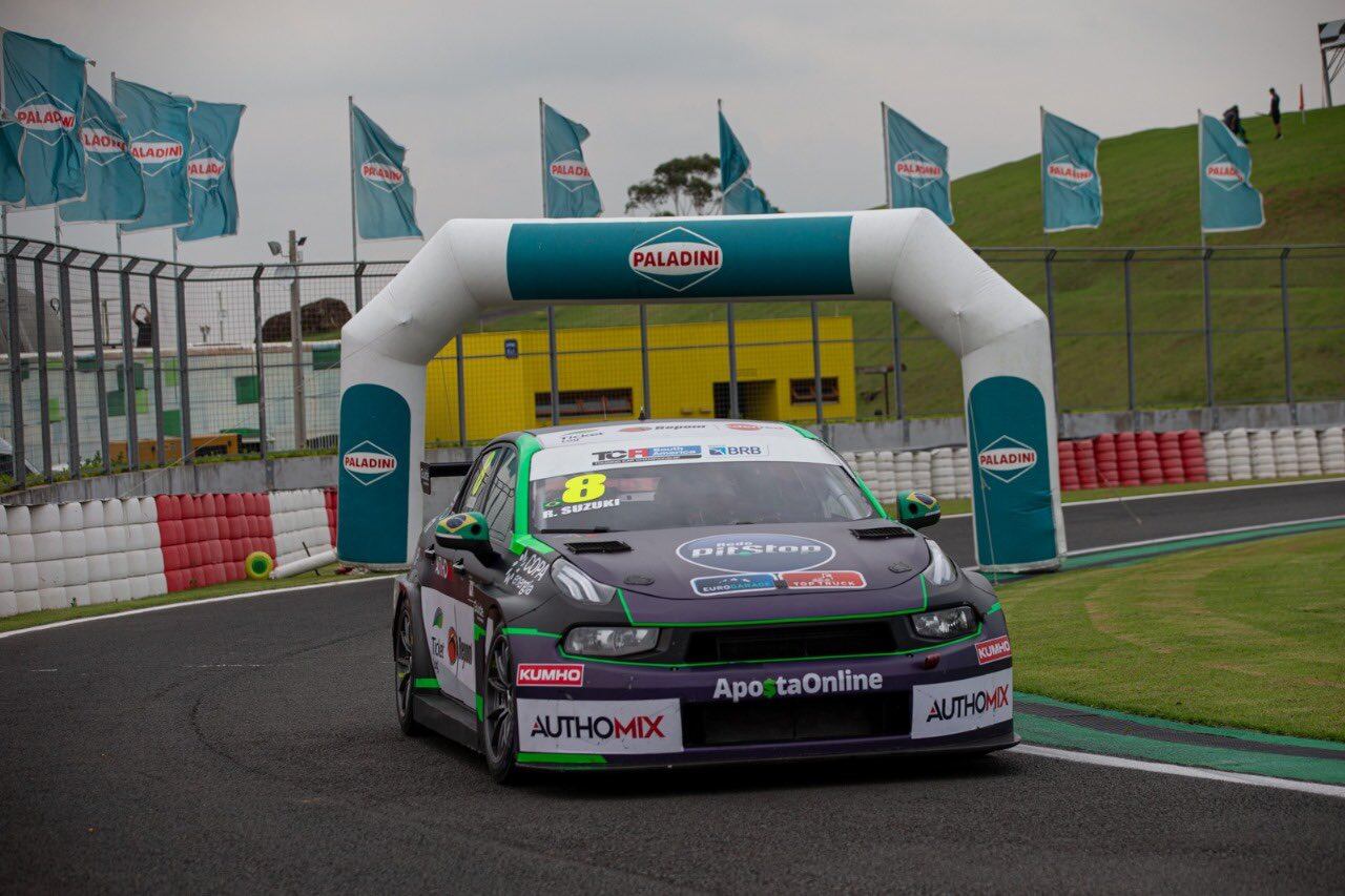 Rafael Suzuki ganó la primera final del TCR South America