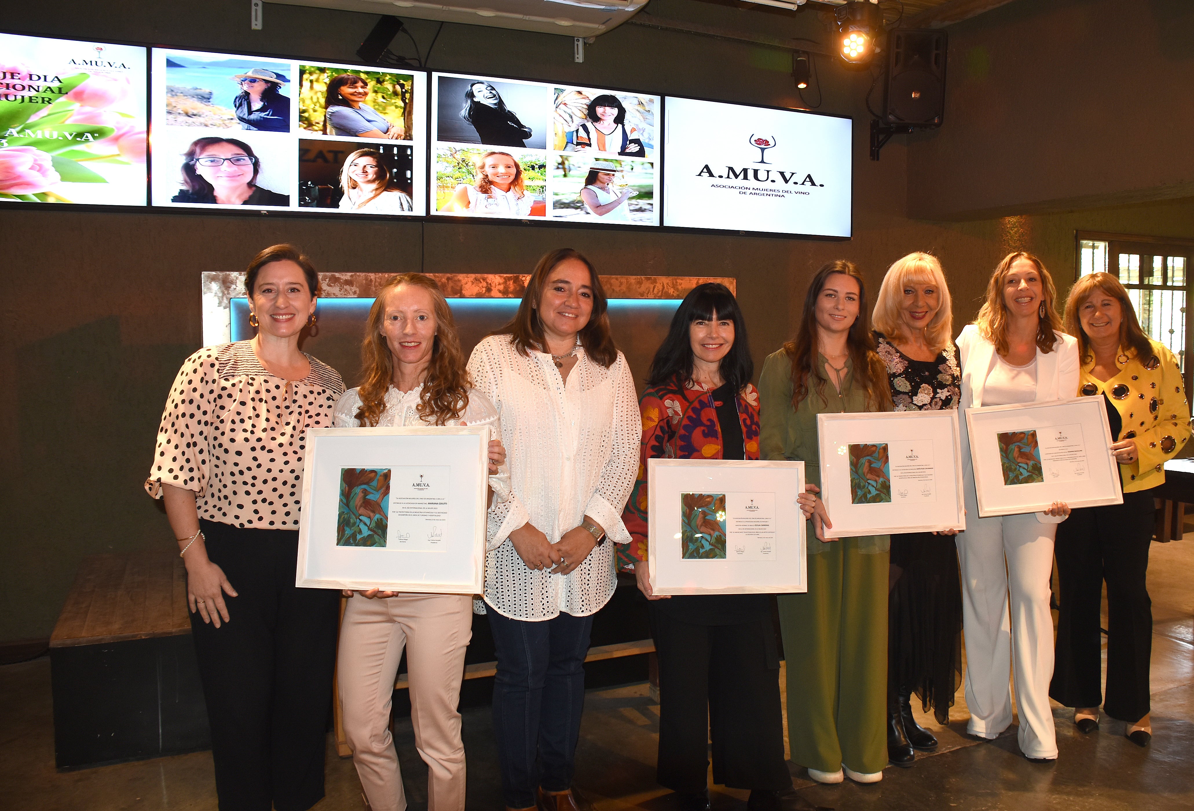 Vanina Manini, Mariana Cerutti, Alejandra Gil Posleman, Cecilia Carreras, Sofía Ruiz Cavangh, Lila Levinson, Roxana Badaloni y Nancy López. PH Eduardo Dolengiewich.