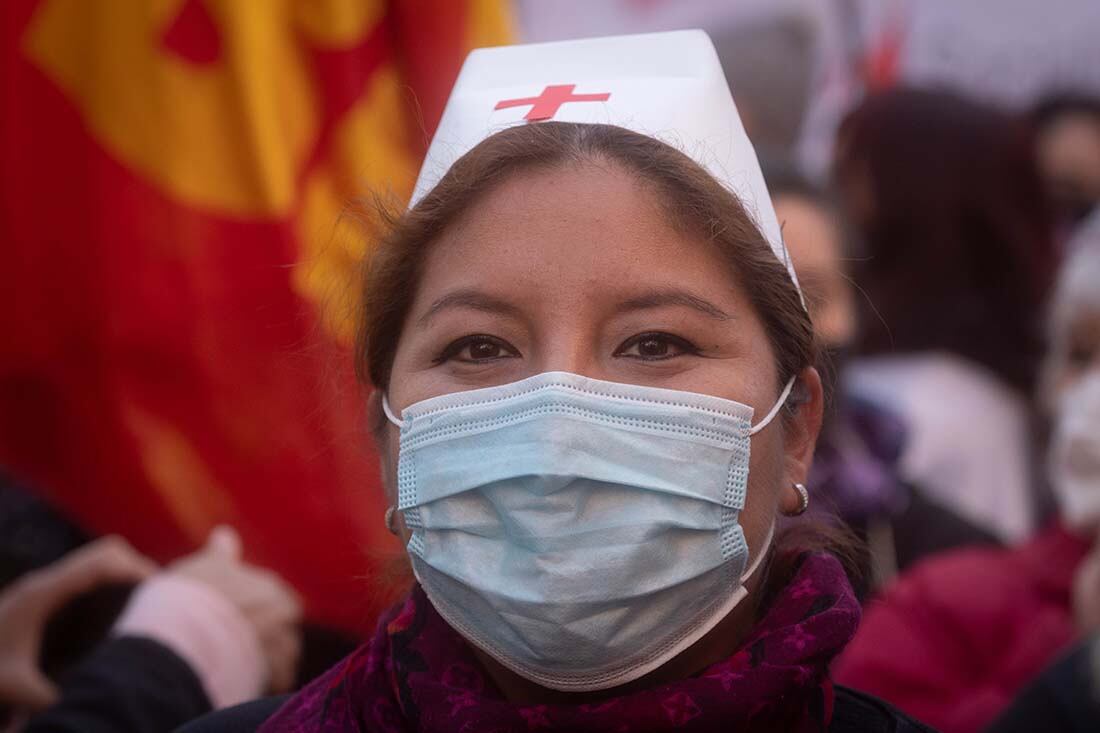 Fuerte movilización de médicos en pleno Centro de Mendoza, se hizo notar en el feriado del 9 de julio