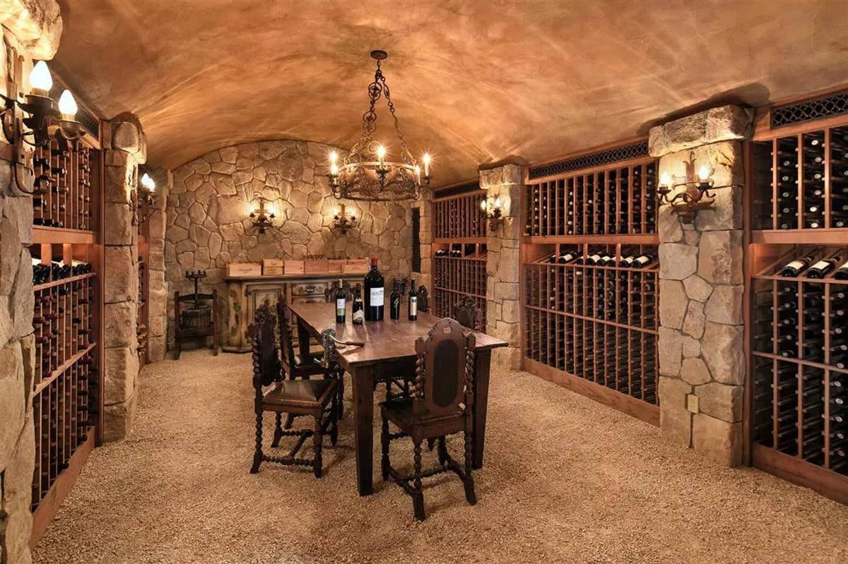 La cava de vinos (Movoto Real State)