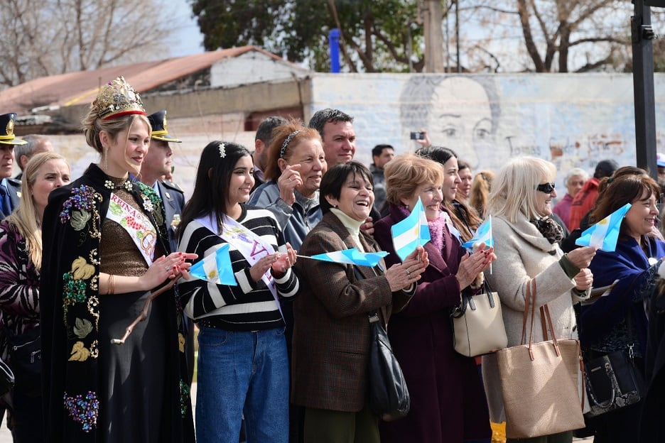 Más de 1000 personas participaron del desfile en homenaje al Gral. San Martín en Godoy Cruz.