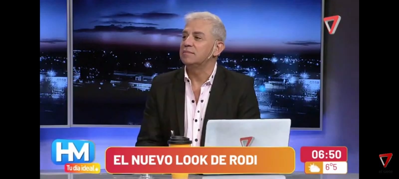 El periodista recibió el elogio de sus compañeros, por el cambio de look.