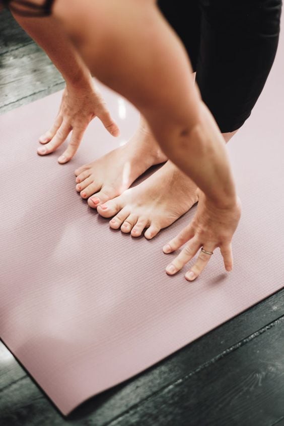 Las asanas equilibran el cuerpo a través del equilibrio, la elasticidad y la resistencia. Controlando el cuerpo, podremos controlar la mente.