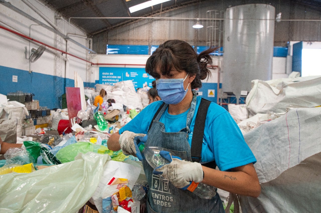 En varias ciudades hay programas para el reciclado de plásticos. 