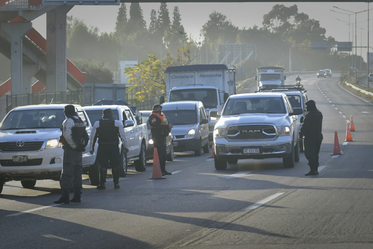 Controles en Mendoza por la vuelta a estrictas restricciones.  