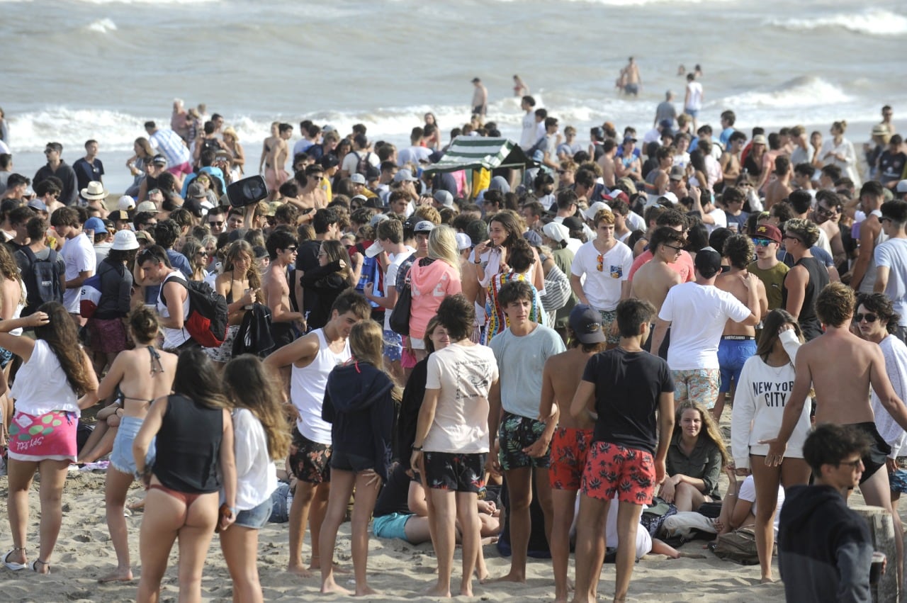 Desde hoy se dispondrá la presencia permanente de fuerzas de seguridad en ese tipo de espacios para evitar las concentraciones en las playas