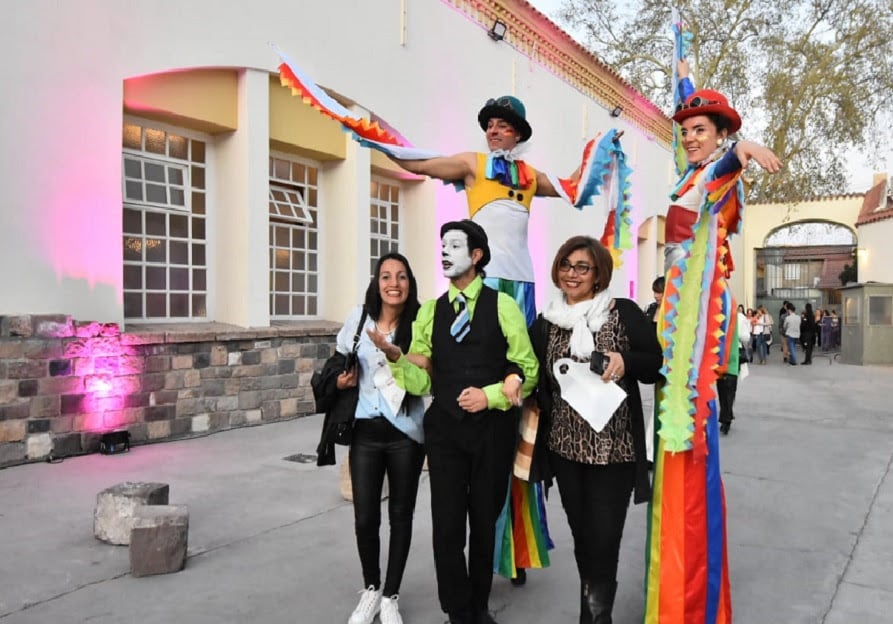 Godoy Cruz agasajó a docentes y celadores por el día del maestro con una fiesta solidaria