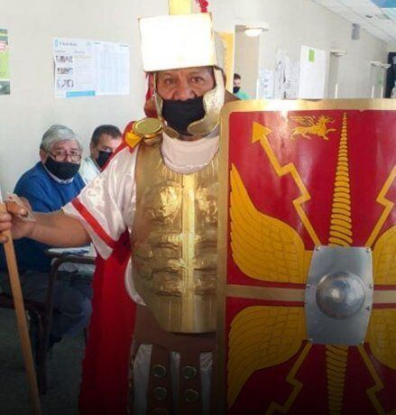 Un vecino de Río Negro se vistió de Gladiador. / Gentileza