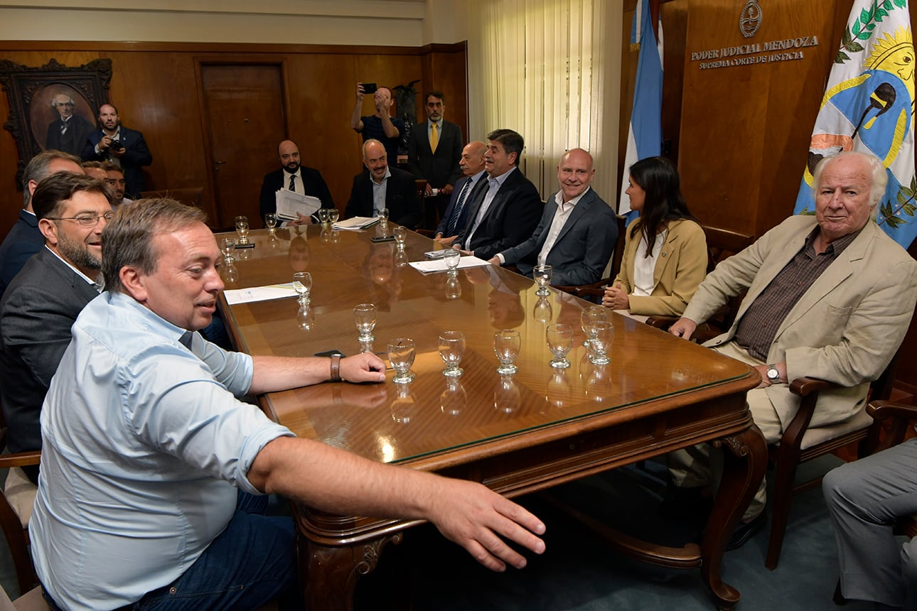 Elecciones 2023
Esta mañana en el Poder Judicial, se presentó Boleta Única a intendentes.

Foto: Orlando Pelichotti