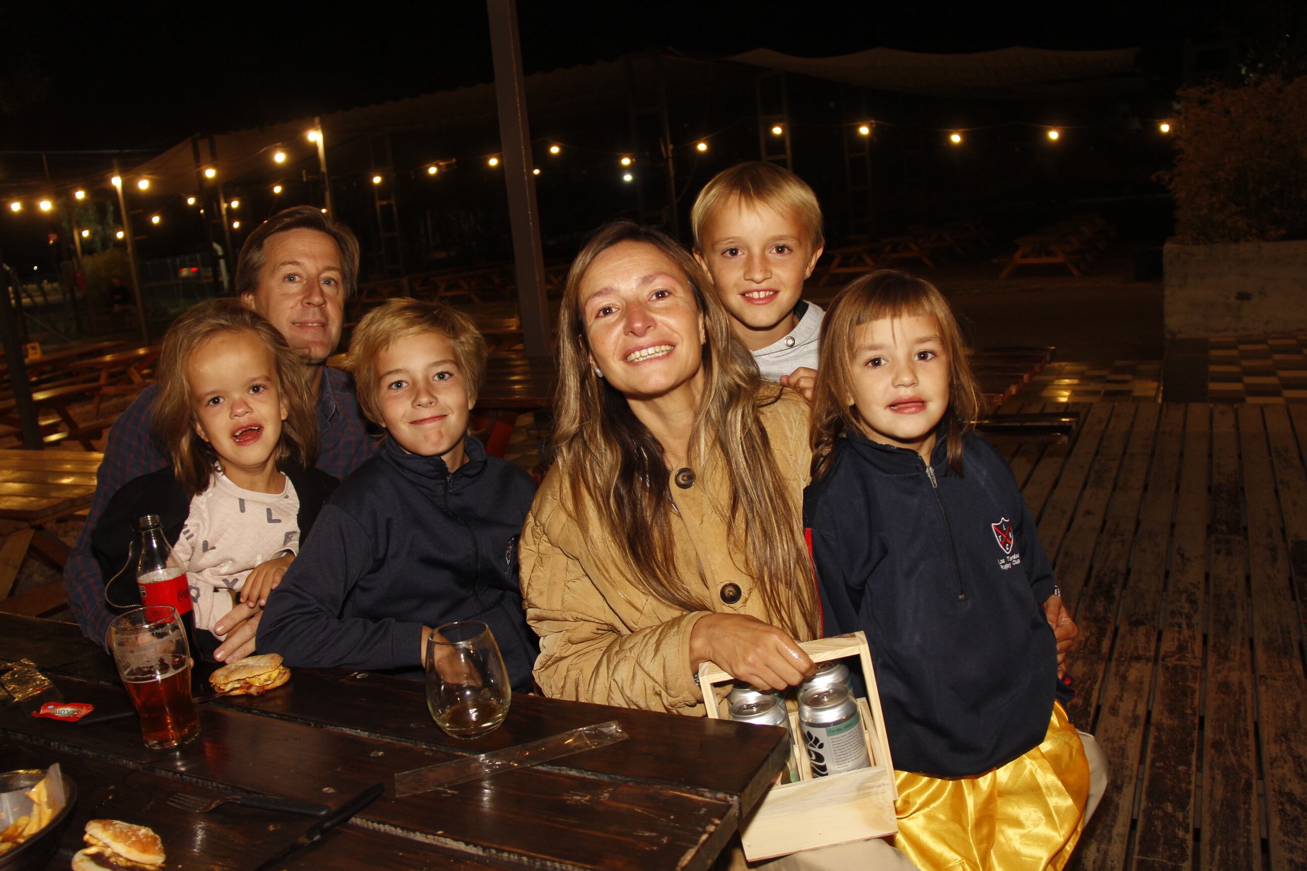 Cecilia Albino junto a la familia. 