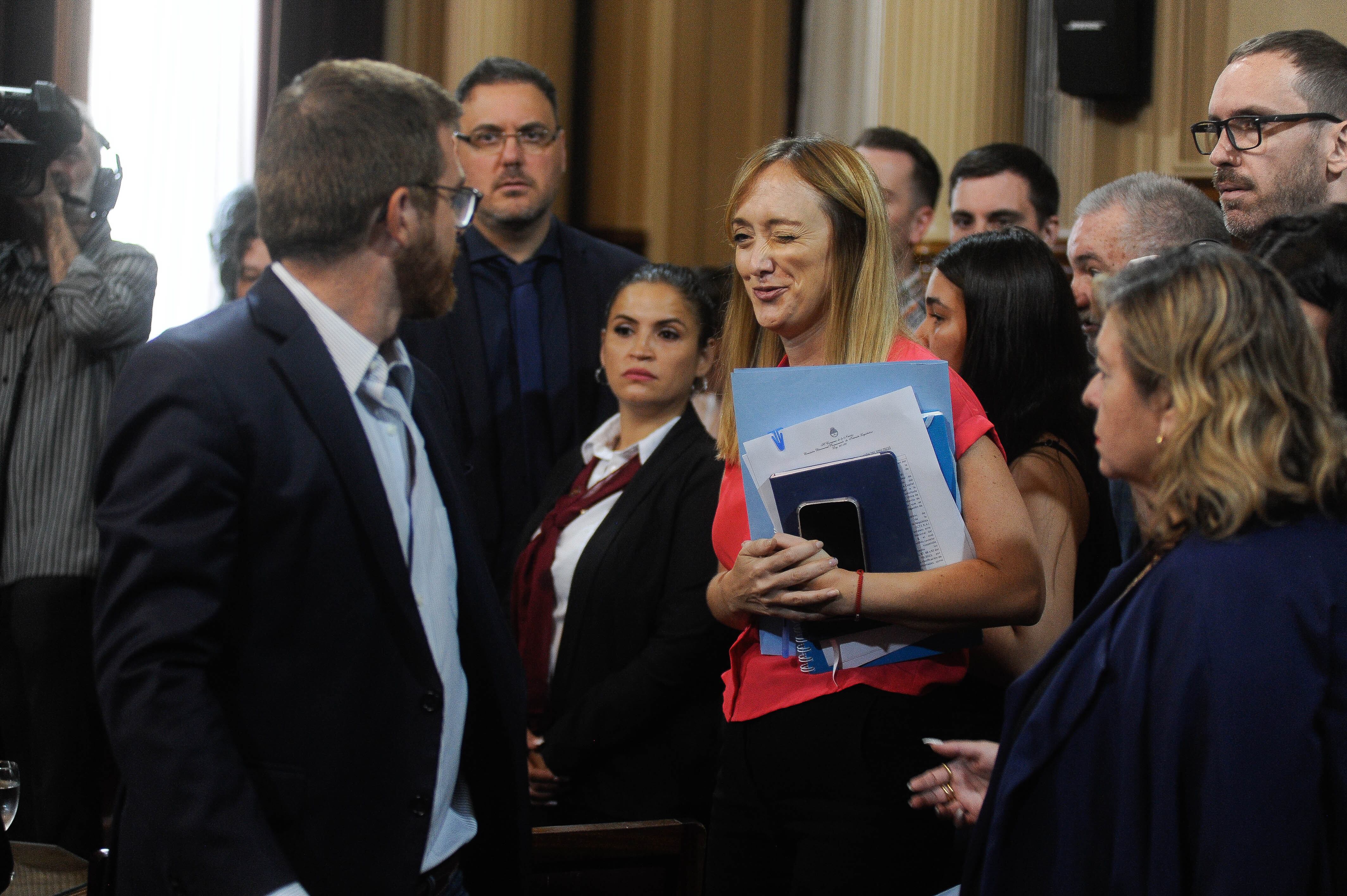 Senado Bicameral de DNU
tratamiento
massot anabel fernández Sagasti

Foto Federico Lopez Claro