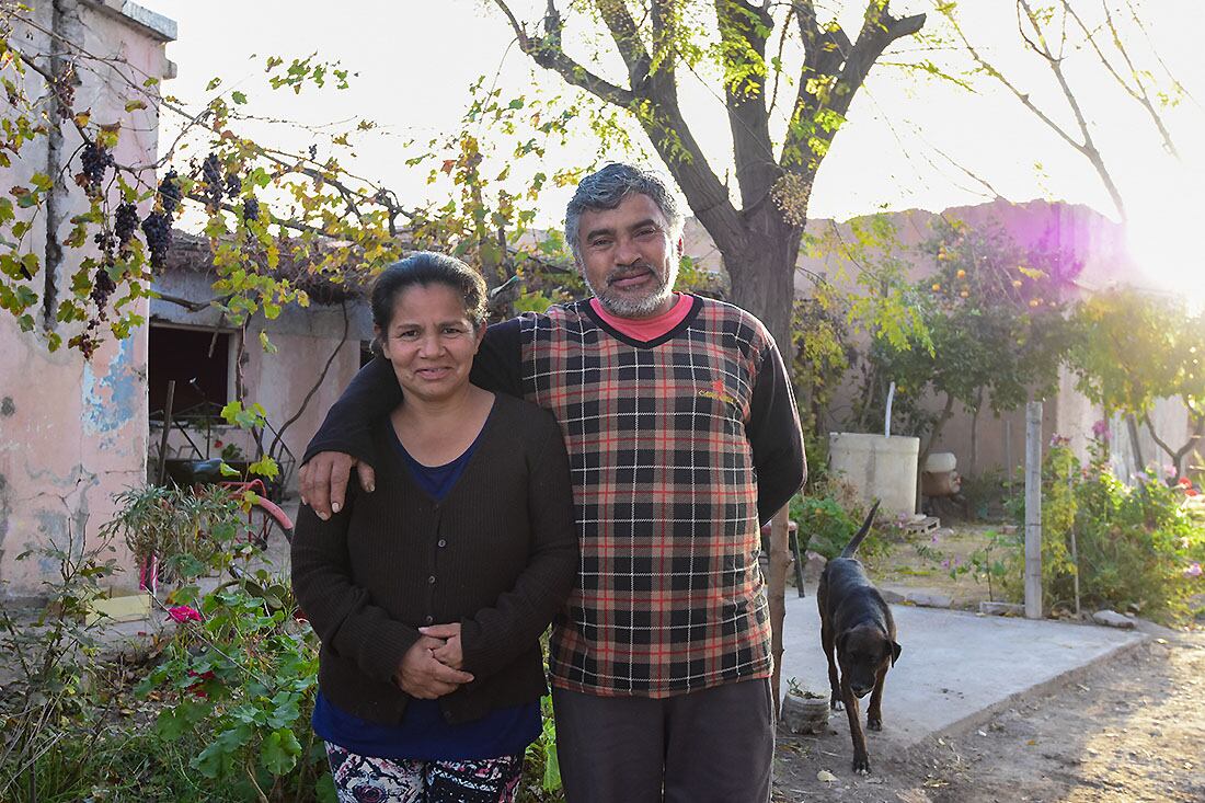 Gracias a la ayuda de un vecino, que prefiere no darse a conocer, Estela y su familia ahora tienen un techo digno. Estaban viviendo en una choza.
