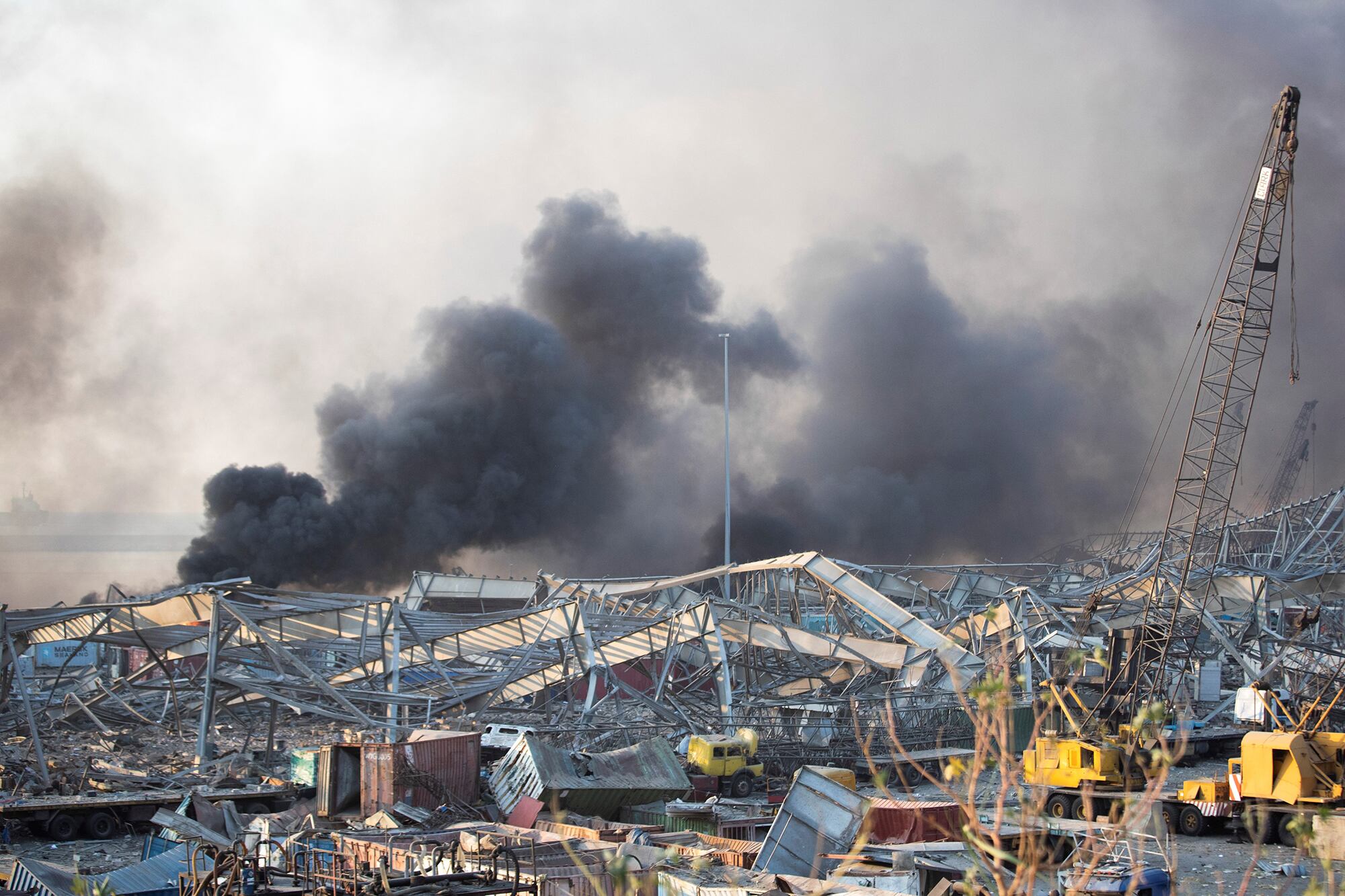 Vista de la zona de contenedores después de la explosión.