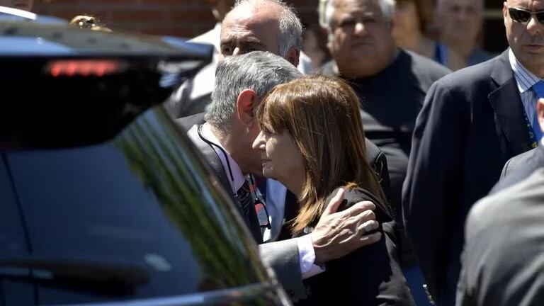 Patricia Bullrich asistió al velatorio de Umma Aguilera. Foto: Gustavo Gavotti.