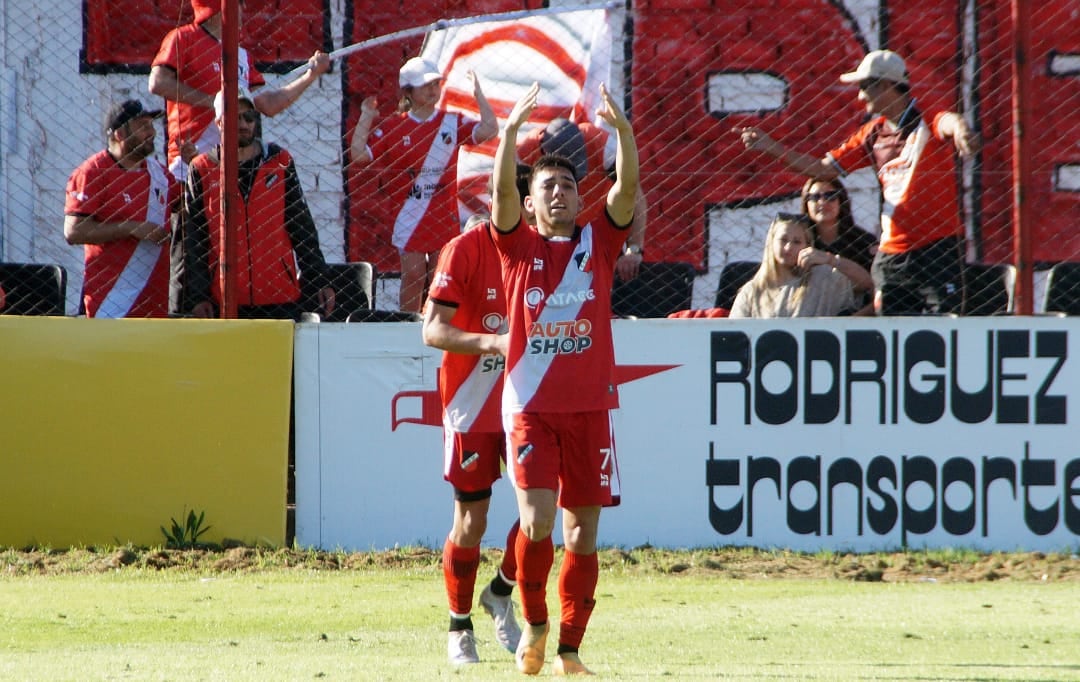 El puntano Misael Sosa fue una de las figuras del Cruzado frente al Lobo jujeño y, además, autor del segundo gol del triunfo. 