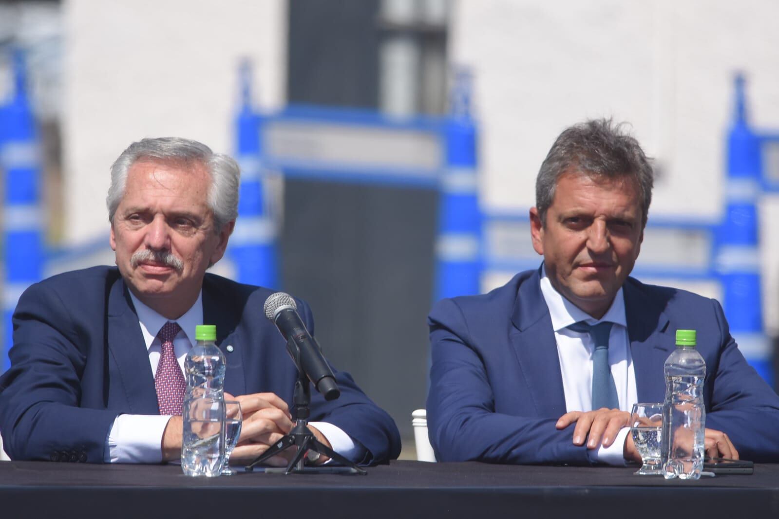 Fernández llegó a Mendoza junto a Massa para recibir el tren de pasajeros luego de 30 años. Claudio Gutiérrez / Los Andes