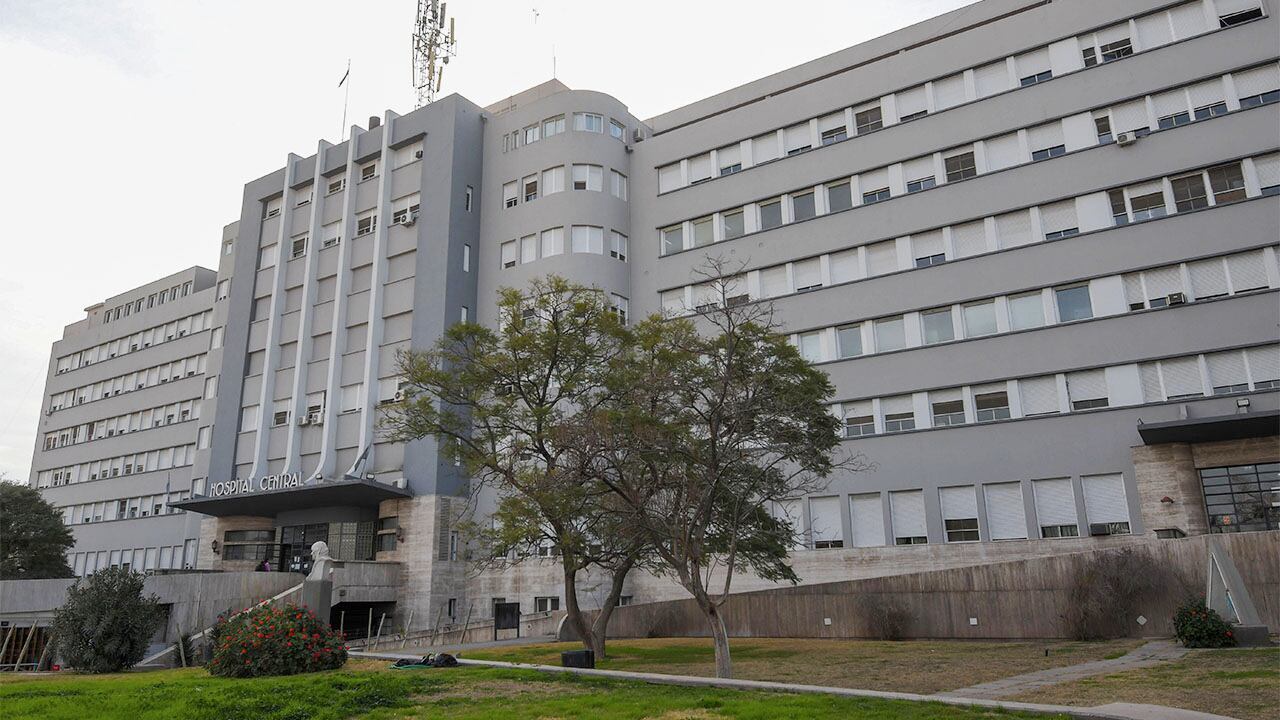  Hospital Central. Foto: Marcelo Rolland / Los Andes