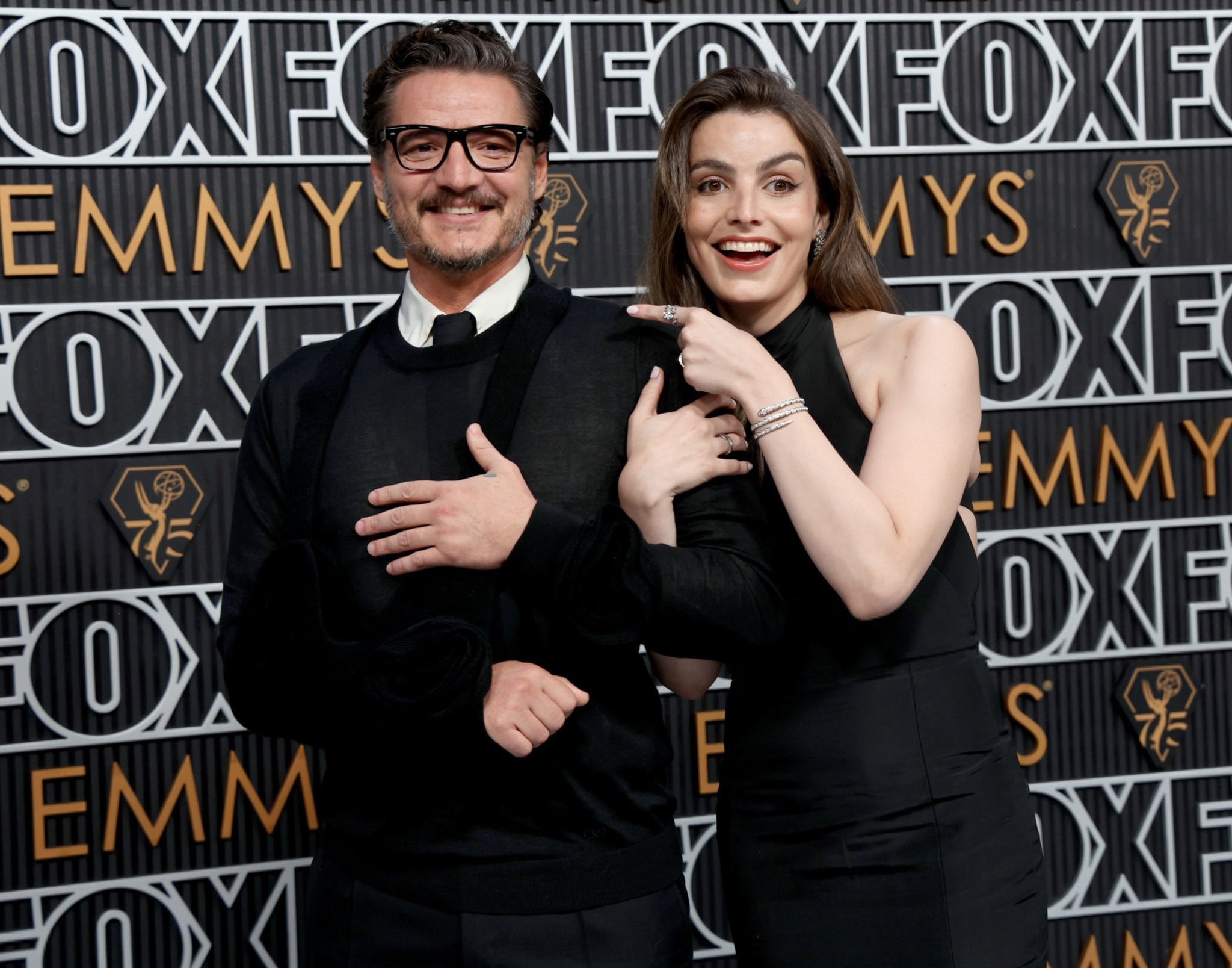 Pedro Pascal fue acompañado de su hermana Lux a los Emmy