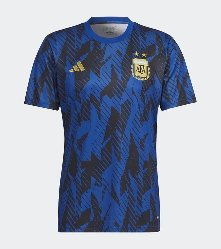 La camiseta prematch de la Selección Argentina para el Mundial de Qatar 2022. / Gentileza.