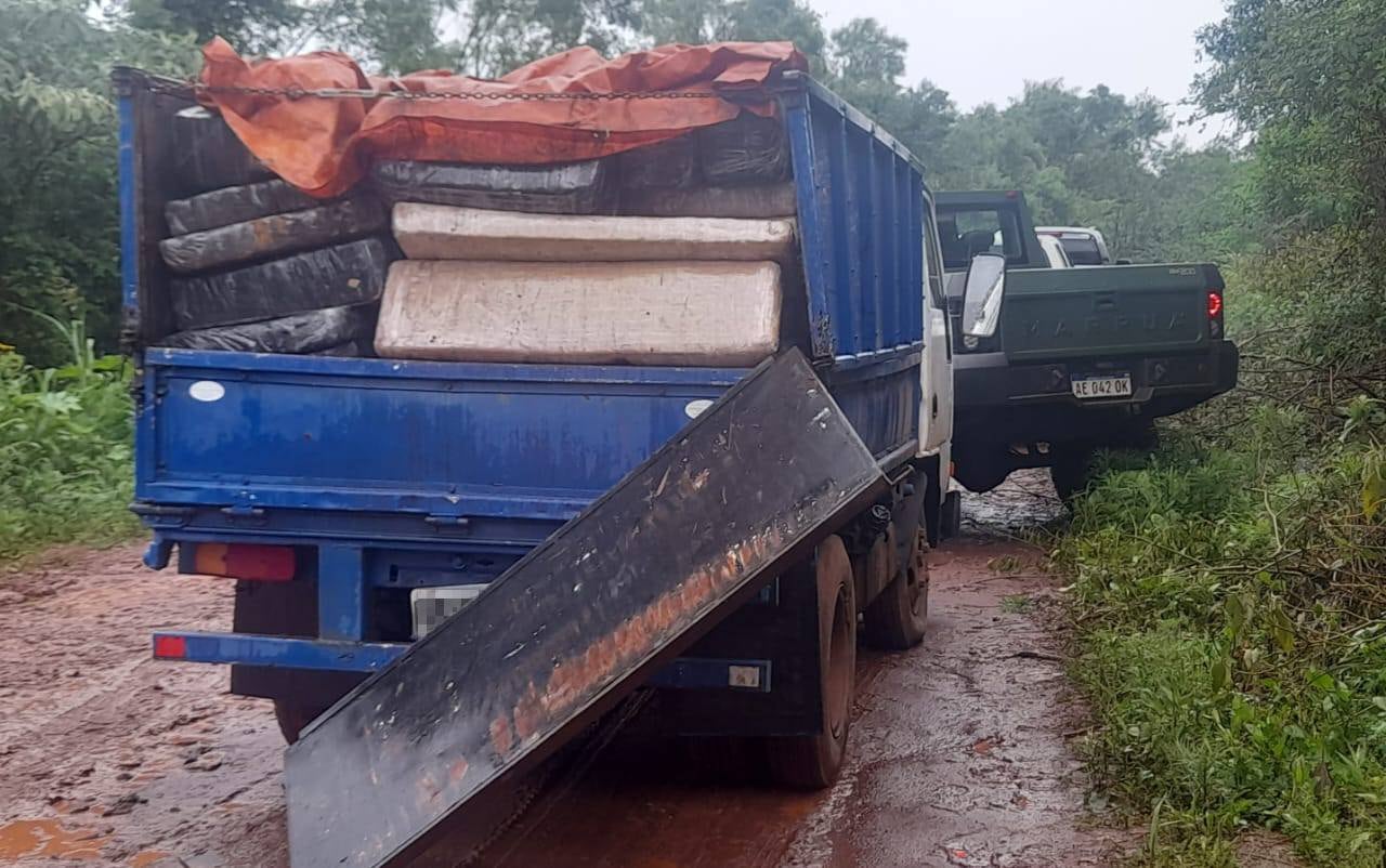 El camión tenía 187 paquetes en su caja. Prensa Gendarmería