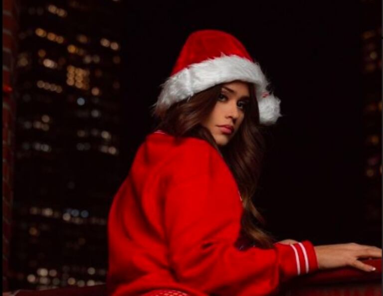 Yanet García desafió las reglas de censura de Instagram  en épocas navideñas.