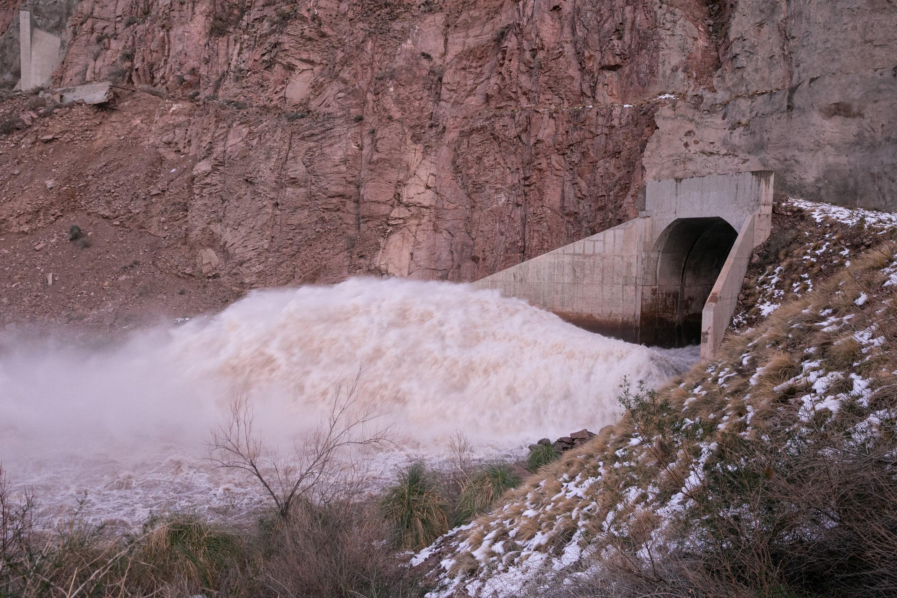 Dique Potrerillos: por qué se limpia el descargador de fondo y qué ocurriría si no se hiciera. Foto: Gobierno de Mendoza.