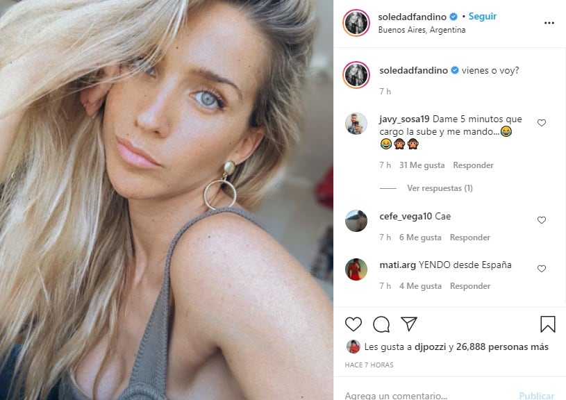 La rubia compartió una sensual selfie