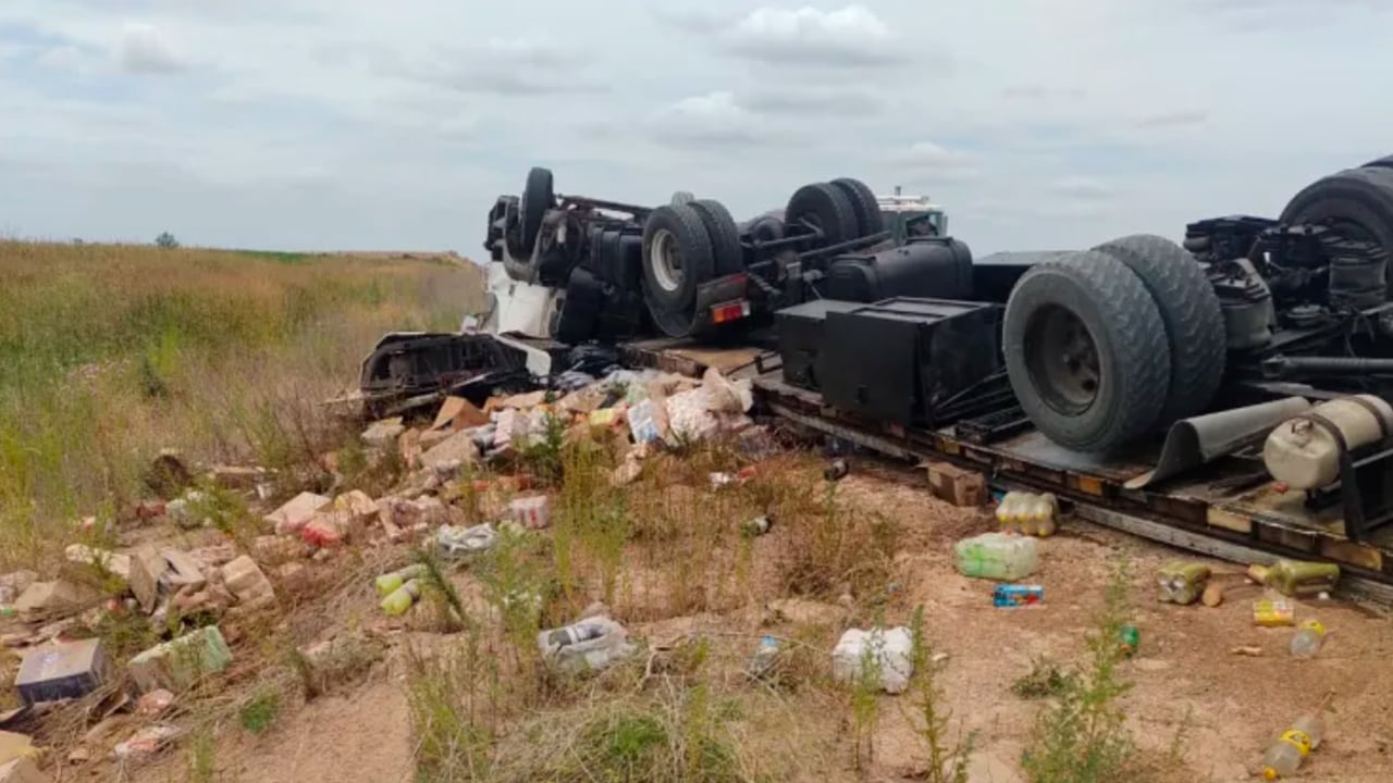 Murió un camionero mendocino al volcar en Pergamino, Buenos Aires. Foto: La Opinión