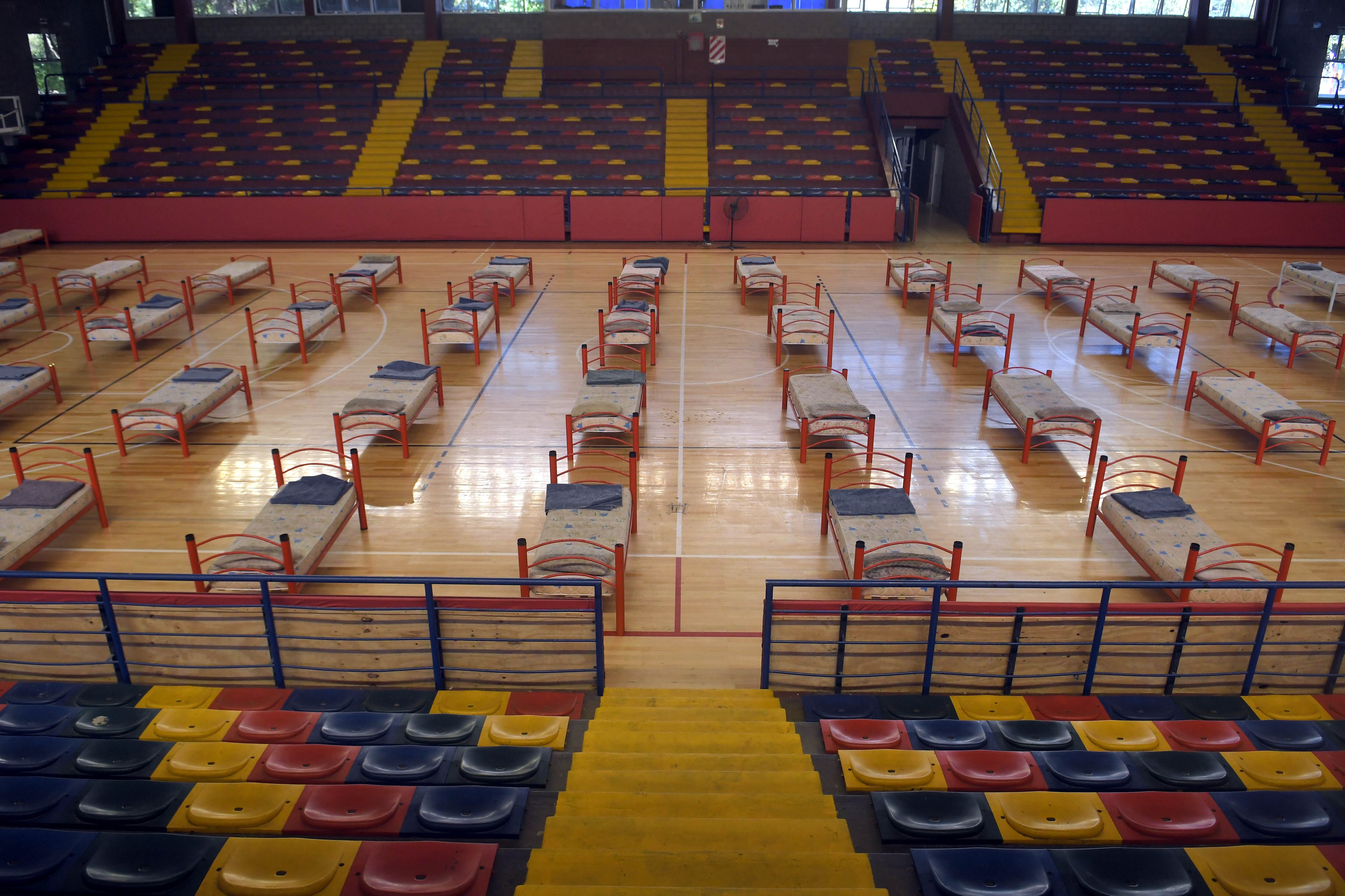 El estadio Polimeni, en Las Heras, con 58 camas en caso de que colapsaran los hospitales por los contagios.