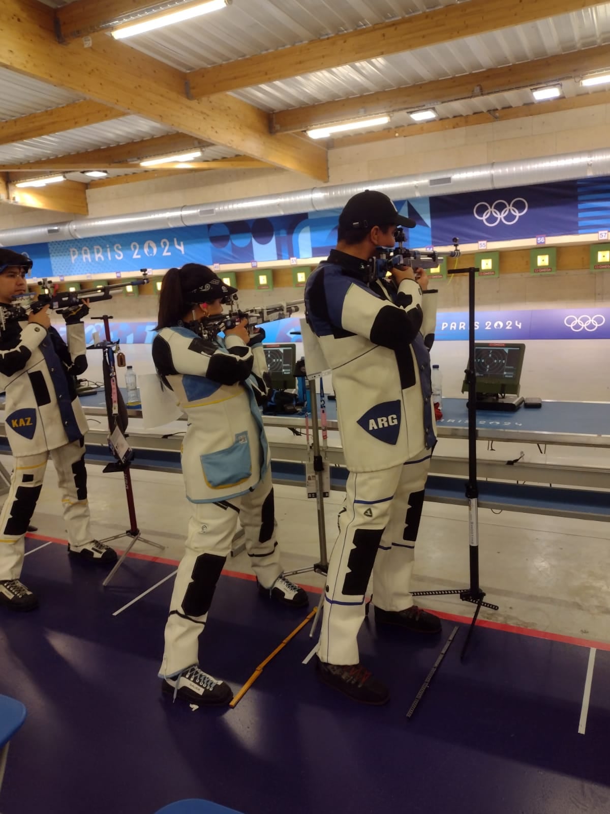 Fernanda Russo y Julián Gutiérrez finalizaron 19° en la clasificación de la prueba de 10 metros rifle de aire mixto.