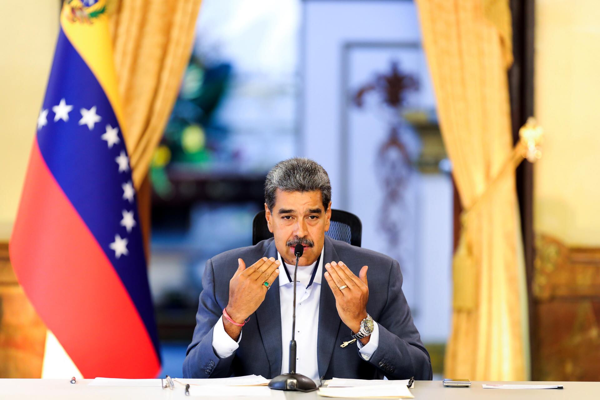 Fotografía cedida por Prensa Miraflores donde se observa al presidente de Venezuela, Nicolás Maduro, durante un Consejo de Defensa de la Nación, en Caracas (Venezuela). EFE/ Prensa Miraflores