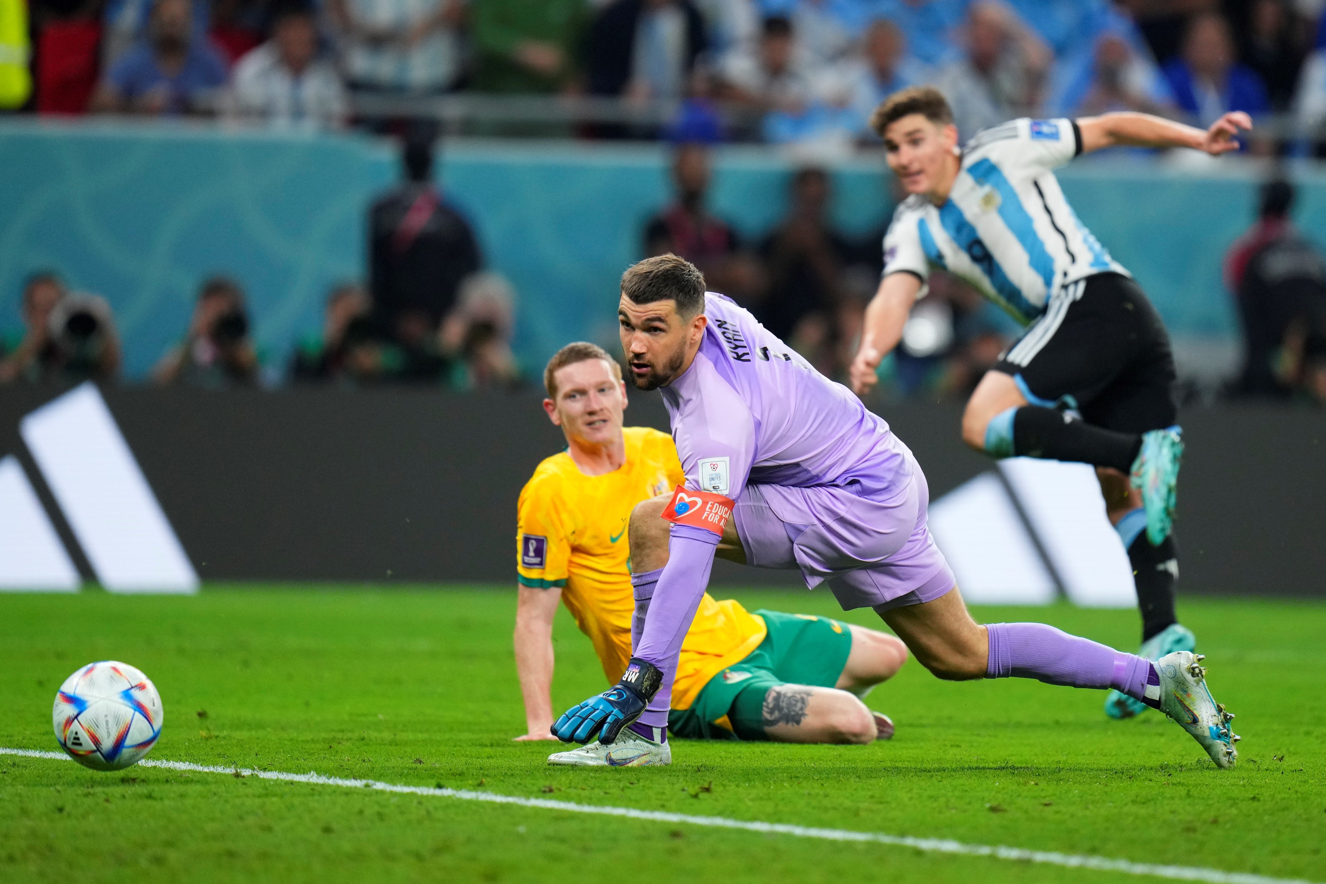 El cordobés Julián Álvarez ya definió para el 2 a 0 ante Australia que permitió el pase a cuartos de final. 