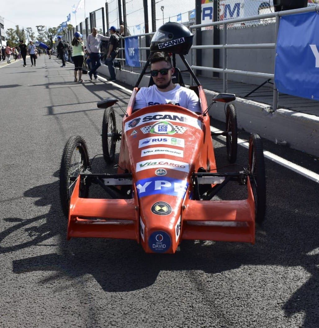 Adolescentes diseñaron un auto eléctrico para competir y buscan ayuda para viajar a competir. Foto: Gentileza David Pacheco