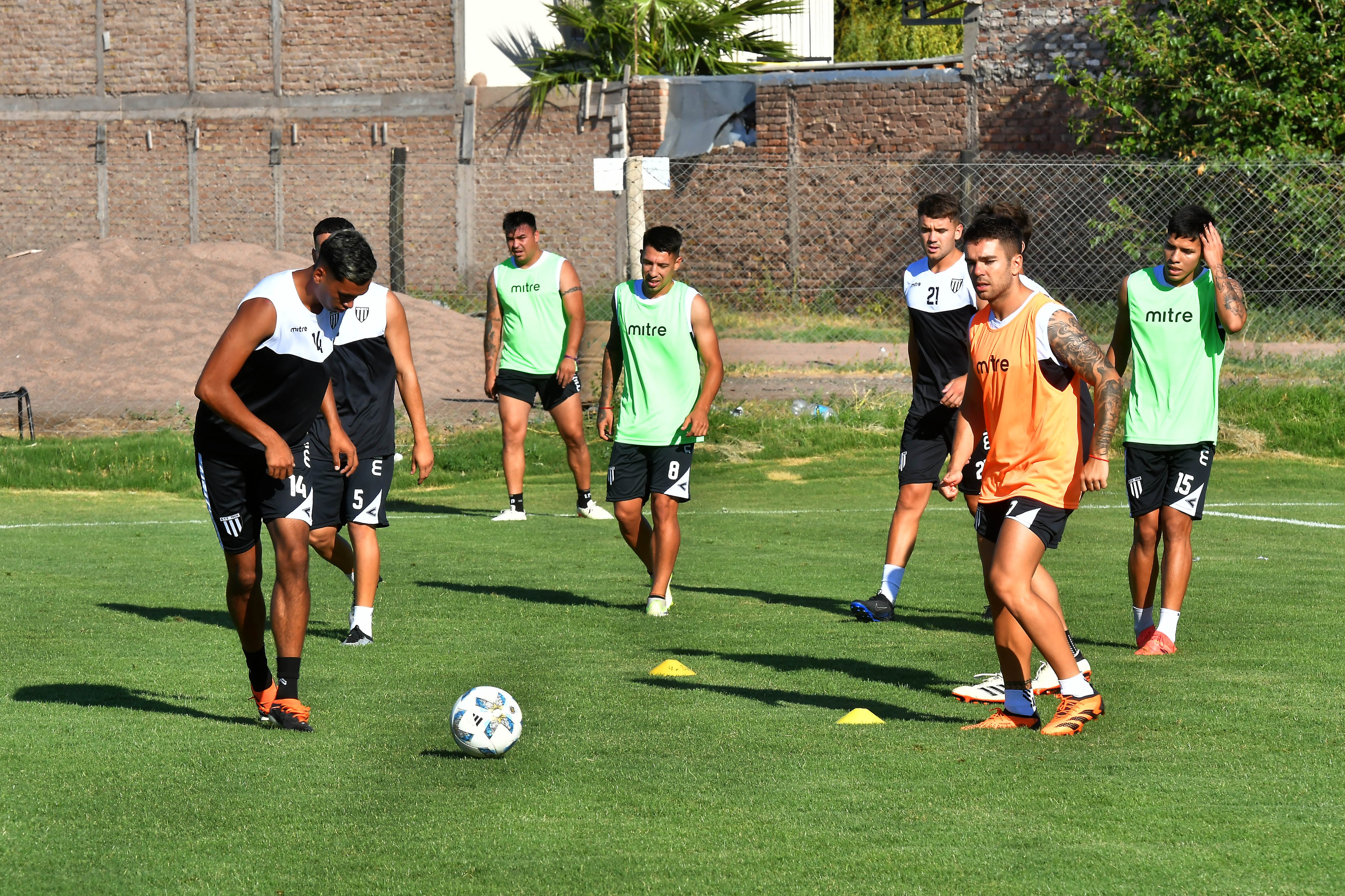 Práctica de Gimnasia y Esgrima de Mendoza que arrancó su pretemporada. Foto: Daniel Caballero / Los Andes