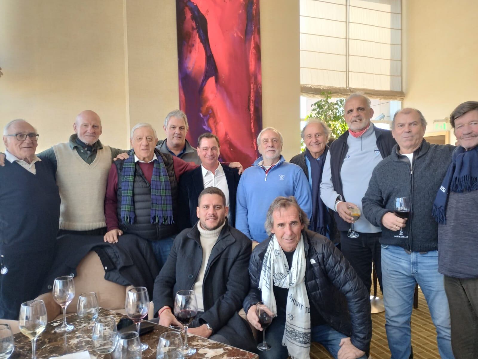 Carlos Neira, Pepe Constante, Martin Alonso, Eliseo chapa Branca, Arturo Rodríguez Jurado, Roberto Chiqui Fariello, Federico Méndez y Roberto Pato Grau, historia pura del rugby argentino. / Genitleza.