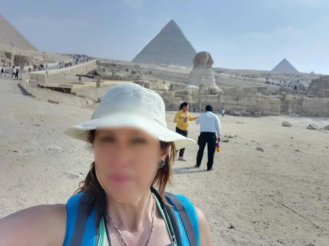 La Justicia determinó que 160 mil beneficiarios del plan social viajaron al exterior. En la foto, una de las beneficiarias que viajó a Egipto. Foto TN